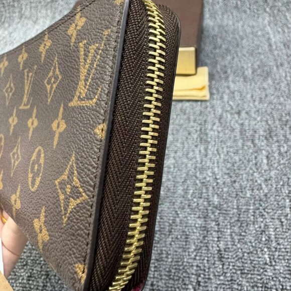 LOUIS VUITTON Zippy Brown Monogram Canvas Wallet 388-031225 - Picture 6 of 9